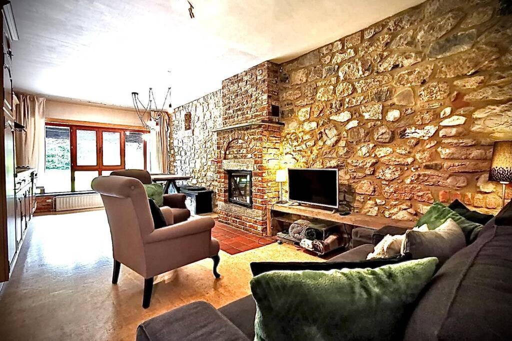 Out & Lodge Prunelliers Couvin Exterior foto